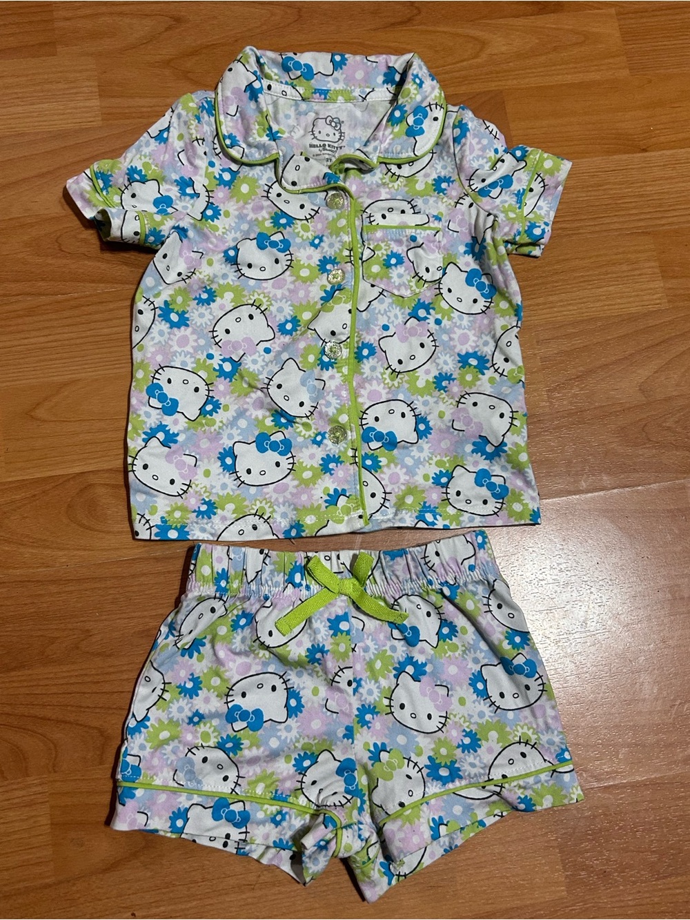 Hello Kitty Gently Used 2T Girls' Short Pajama Set in White, Blue & Lime Toddler